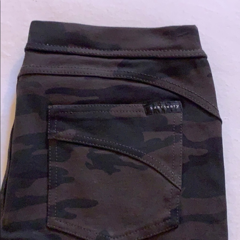 Sanctuary. Skinny pants. Size small. Faux pockets.